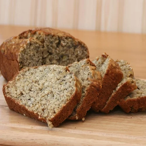 Kέικ κανέλα με καρύδια, τζίντζερ και σταφίδες από την Ελένη Ψυχούλη