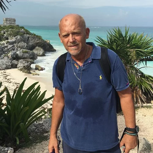 Αγνώριστος ο Στέλιος Παρλιάρος σε φωτογραφία του 1983