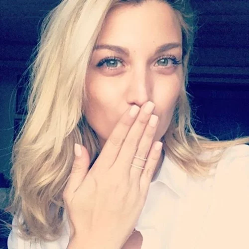 Κωνσταντίνα Σπυροπούλου: Όπως δεν την έχεις ξαναδεί με… κοντό καρέ μαλλί