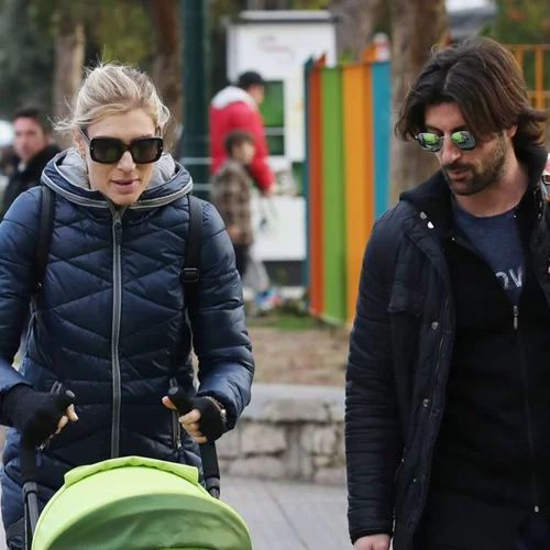 Ζέτα Δούκα - Μιχάλης Χατζαντωνάς: Καθημερινές στιγμές με την κόρη τους