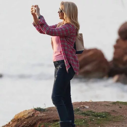 Κωνσταντίνα Σπυροπούλου: Απογευματινή βόλτα στη θάλασσα!