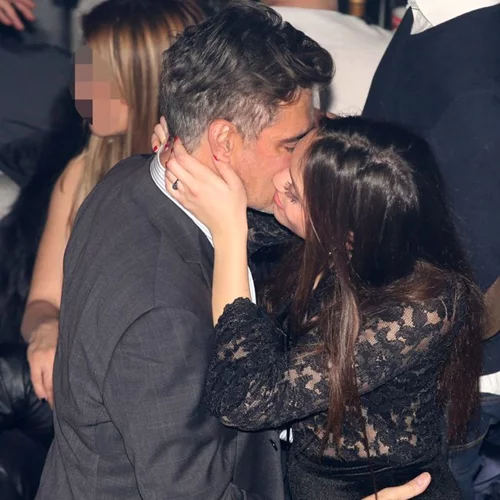 Άρης Σπηλιωτόπουλος: Δημόσια φιλιά με την 21χρονη σύντροφό του