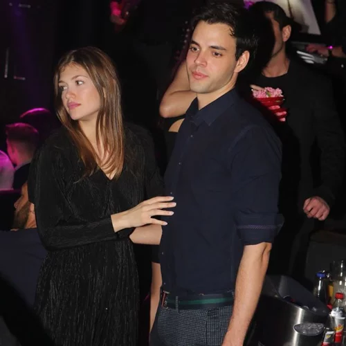 Κλέλια Ανδριολάτου - Ρένος Ρώτας: Αχώριστοι και ερωτευμένοι σε βραδινή τους έξοδο