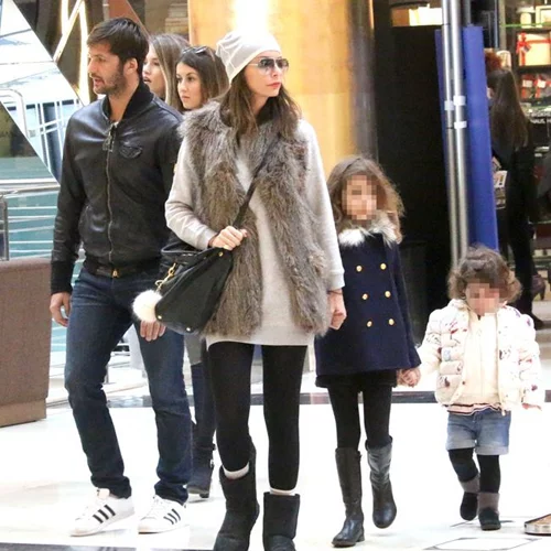 Μπέττυ Μαγγίρα - Δημήτρης Μάζης: Με τις κόρες τους για ψώνια!