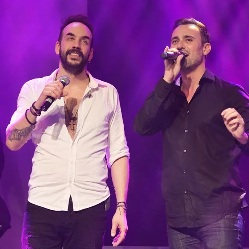 Γιώργος Καπουτζίδης: Ντουέτο με τον Πάνο Μουζουράκη επί σκηνής (video)