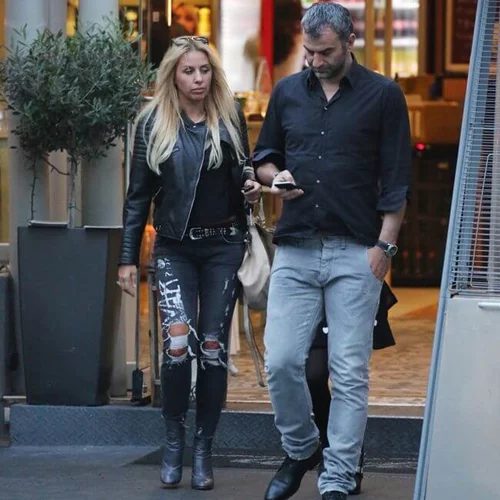 Γωγώ Μαστροκώστα -Τραϊανός Δέλλας: Ρομαντική βόλτα στην Γλυφάδα