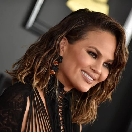 H Chrissy Teigen αναπολεί τα χρόνια του modelling με ένα σπάνιο throwback