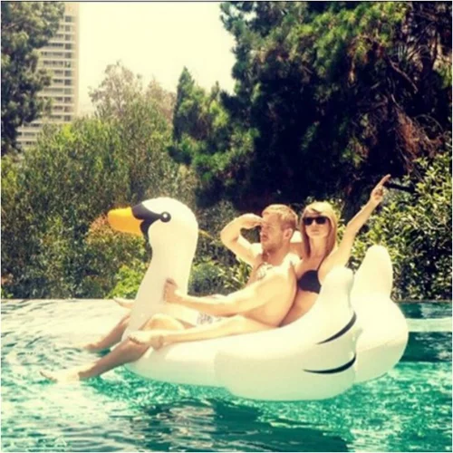 Οι πρώτες φωτογραφίες των celebrity ζευγαριών στο Instagram