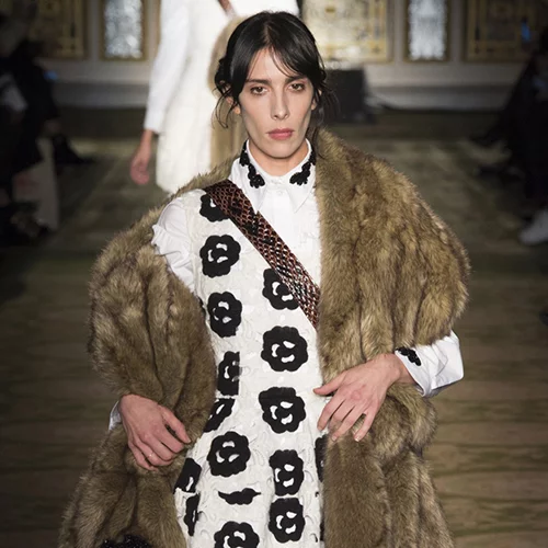 Simone Rocha: Δεν θα πιστέψεις τις ηλικίες των μοντέλων στο show της...