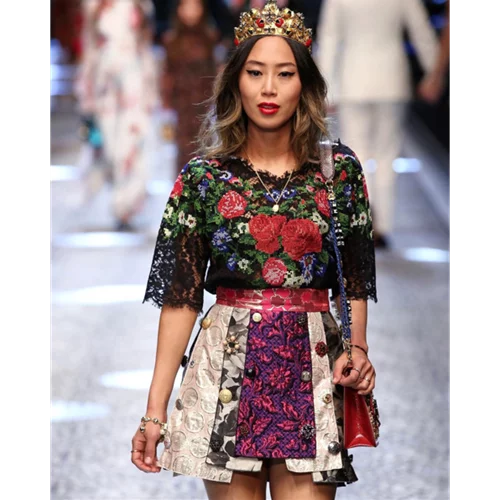 Dolce & Gabbana: Λαμπεροί celebrities στο front row αλλά και την πασαρέλα!