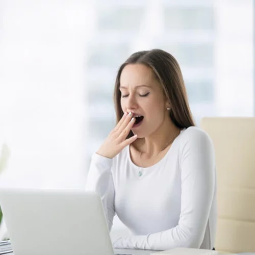 Οι αναπάντεχες τροφές που σε νυστάζουν στο γραφείο