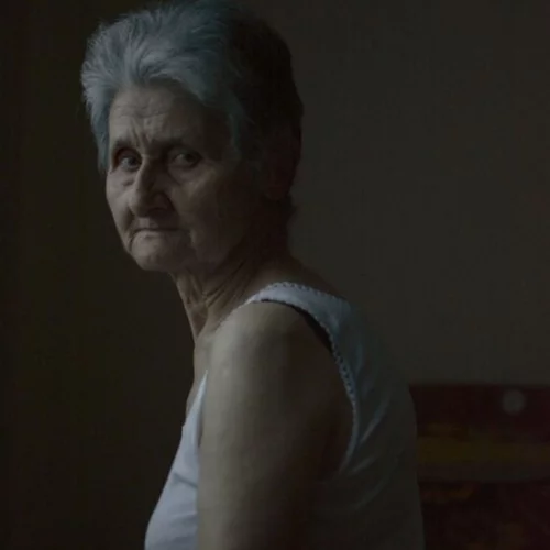 Αυτή η γιαγιά από την Πέλλα πόζαρε για τη Vogue