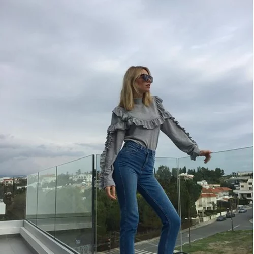 Βολάν: Πώς φορούν οι διάσημες ελληνίδες την τάση της άνοιξης