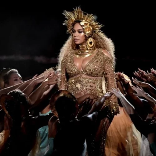 Beyonce: Η εμφάνιση στα Grammy κατά τη διάρκεια της εγκυμοσύνης της