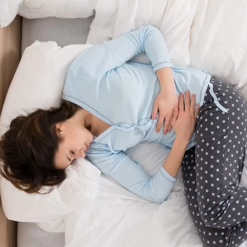 Υποφέρεις από καούρες; Μάθε ποιες τροφές ΠΡΕΠΕΙ να τρως