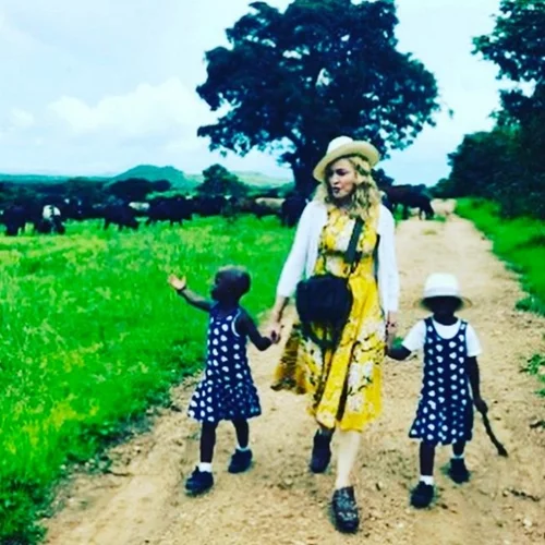 Madonna: Η πρώτη κοινή φωτογραφία όλων των υιοθετημένων παιδιών της!