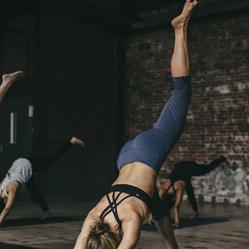 Bίντεο: Κάνε αυτές τις ασκήσεις για γλουτούς στο σπίτι