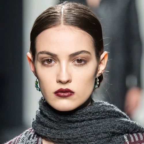 Πώς να φορέσεις το φουλάρι και κάθε μαντήλι που έχεις (οι πιο stylish τρόποι!)