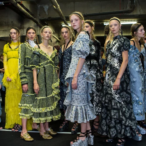 Άνοιξη 2017: Πώς να συνδυάσεις τα χρώματα στα ρούχα για να είσαι stylish