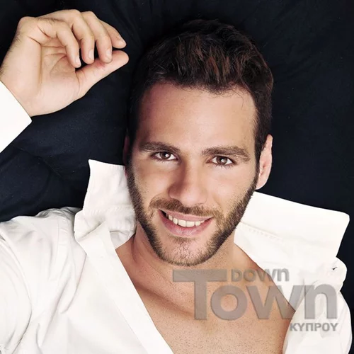 Δημήτρης Δερμετζόγλου: Ο sexy ταχυδρόμος του Πάμε Πακέτο μιλά για την Βίκυ Χατζηβασιλείου