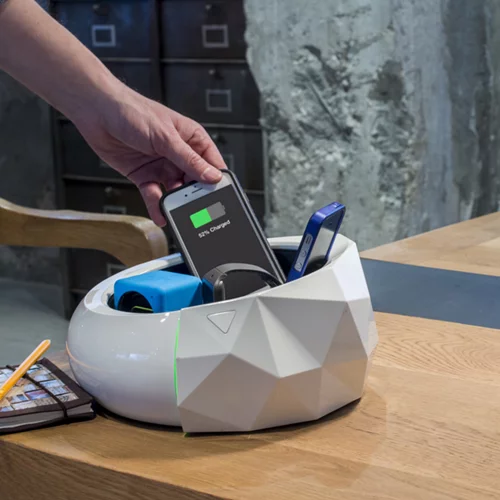 Γιατί δεν κάνει να φορτίζεις το κινητό σου σε δημόσιες πρίζες