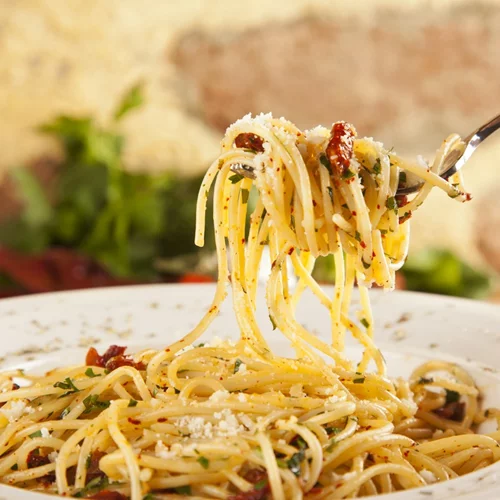 Συνταγή για μακαρονάδα aglio olio | Η πιο εύκολη και λαχταριστή εκδοχή για να δοκιμάσεις σήμερα