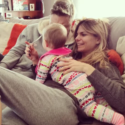 Γιάννης Βαρδής - Νατάσα Σκαφίδα: Η κόρη τους στο πιο γλυκό video που έχεις δει!