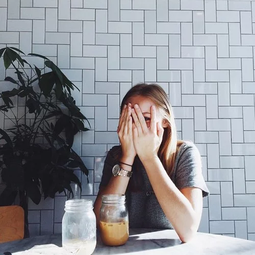 Είσαι 20; Να τι πρέπει να έχεις στο ψυγείο σου (τι εννοείς είναι πάντα άδειο;)