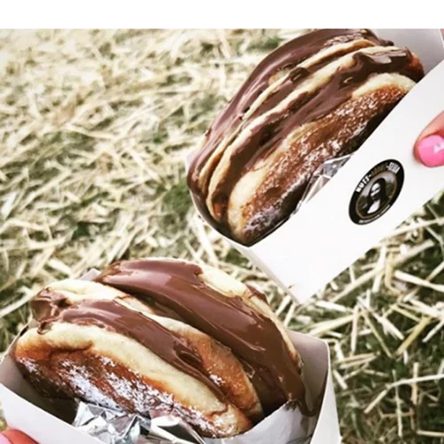 Μία πιτσαρία ειδικεύεται στις λιχουδιές με nutella