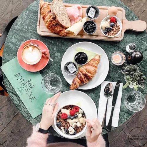 Οι Instagram λογαριασμοί που θέλουμε να ακολουθούμε τώρα