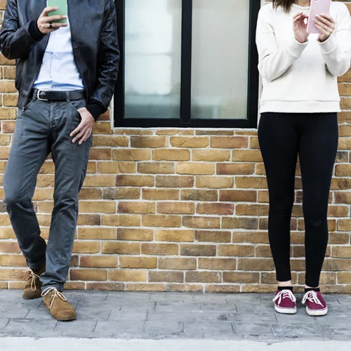 Phubbing: Μήπως η σχέση σου πάσχει από αυτό το σύγχρονο πρόβλημα;