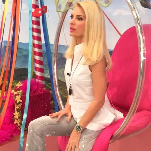 Ελένη Μενεγάκη: Βρήκαμε τι φόρεσε σήμερα στην εκπομπή της