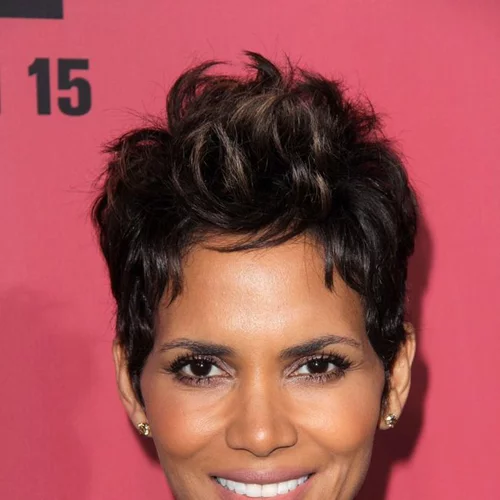 Συγκλονιστική η Halle Berry με το μαγιό από το "Die another Day" 18 χρόνια μετά