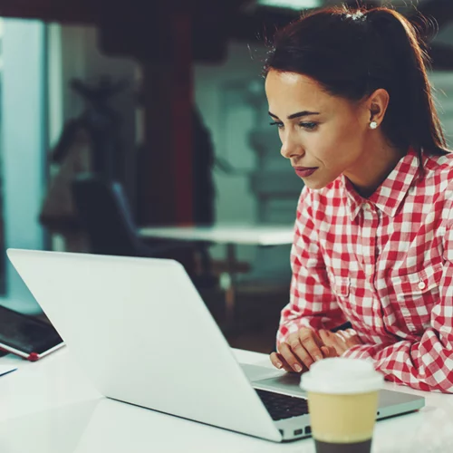 Αυτά παθαίνει το σώμα σου από το πολύ καθισιό στην καρέκλα του γραφείου