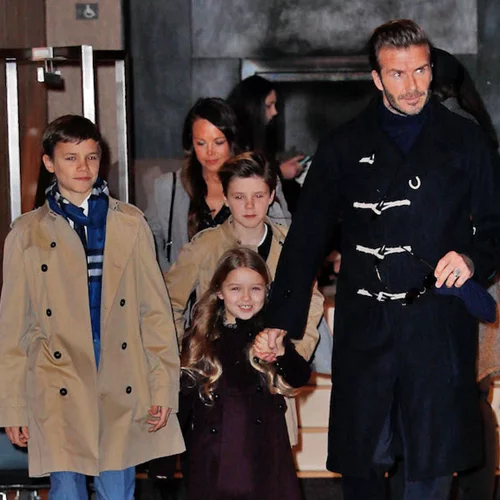 Victoria Beckham: Ολόκληρη η οικογένεια έδωσε το παρών στο τελευταίο της fashion show