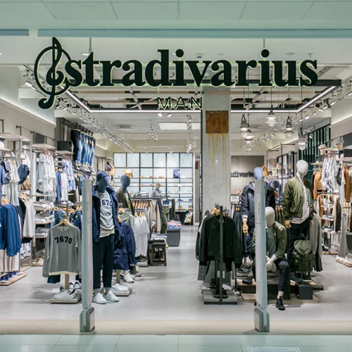 Stradivarius: Η πρώτη ανδρική τους συλλογή είναι επιτέλους εδώ!