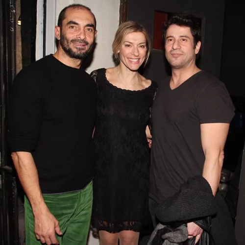 Οι επώνυμοι που βρέθηκαν στην επίσημη πρεμιέρα της παράστασης «Ο Συγγραφέας σου Πέθανε»