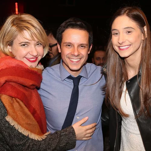 Ποιοι επώνυμοι παρευρέθηκαν στην επίσημη πρεμιέρα της παράστασης «ΟΤΙ…ΤΙ;»