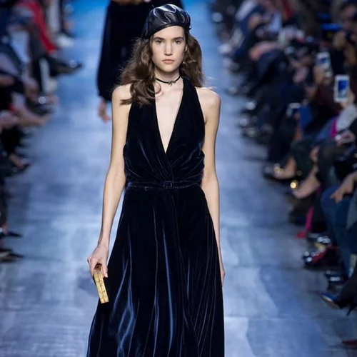 Christian Dior Φθινόπωρο/Χειμώνας '17: Η μπλε περίοδος του ιστορικού οίκου