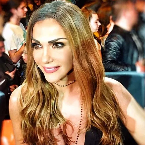 Δέσποινα Βανδή | Ποζάρει αγκαλιά με Έλληνα αθλητή και δηλώνει περήφανη