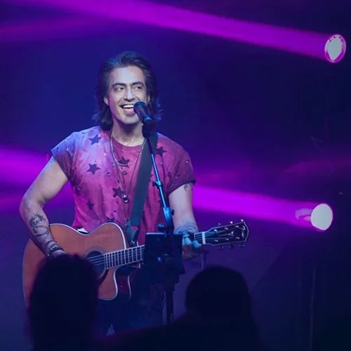 Διονύσης Σχοινάς: Η απίστευτη ομοιότητα με τον γιο του