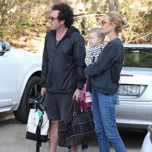 Βίκυ Καγιά - Ηλίας Κρασσάς: Με την κόρη τους σε καθημερινές στιγμές