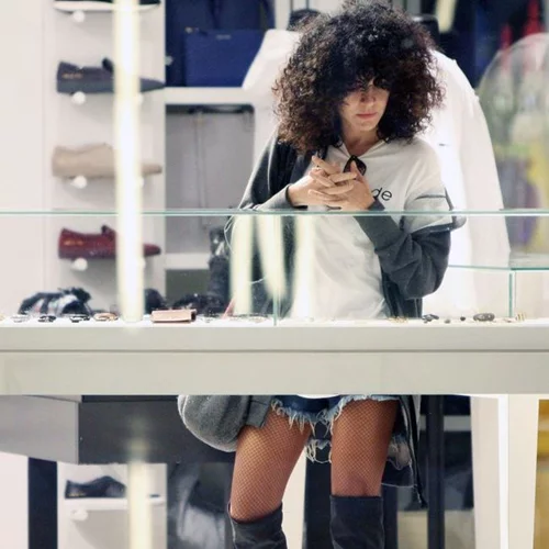 Μαρία Σολωμού: Για shopping therapy με σέξι look