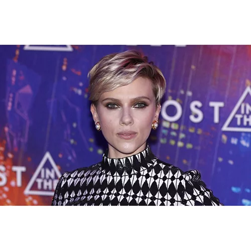 Scarlett Johansson: Η εντυπωσιακή εμφάνισή της στην πρεμιέρα του Ghost in the Shell