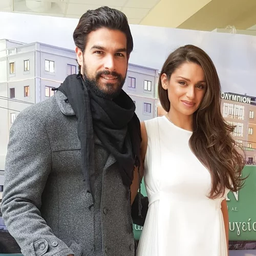 Νίκος Αναδιώτης - Βασιλική Σταματοπούλου: Οι λεπτομέρειες για τη βάφτιση του γιου τους