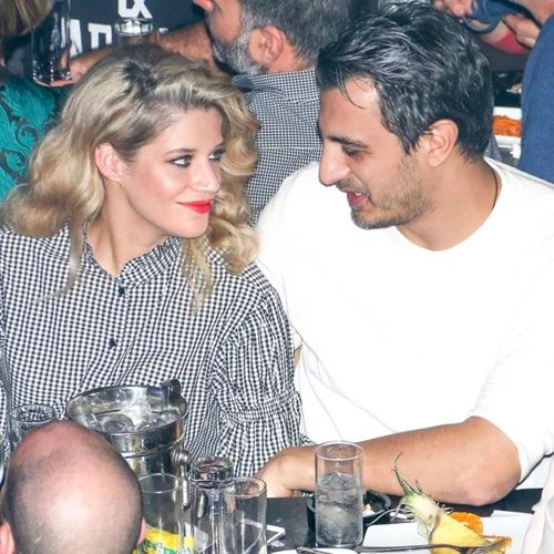 Τζένη Θεωνά - Δήμος Αναστασιάδης: Η βραδινή έξοδος του ερωτευμένου ζευγαριού