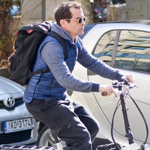 Κωνσταντίνος Μαρκουλάκης: Με το ποδήλατο στο κέντρο τις Αθήνας