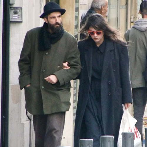 Άρης Σερβετάλης: Σπάνια δημόσια εμφάνιση με την όμορφη σύζυγό του