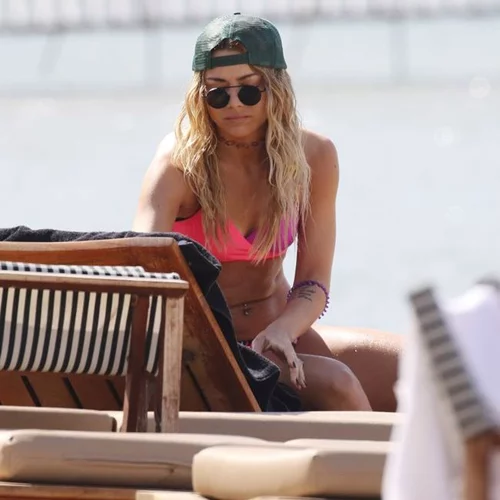 Josephine Wendel: Με μαγιό και χωρίς ρετούς!