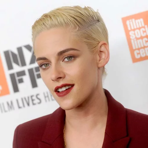 Kristen Stewart: "Το κοινό ήταν ο εχθρός μου όταν ήμουν με τον Robert Pattinson"
